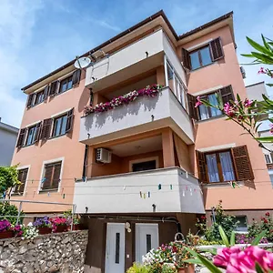 santima-apartments.primorje-gorskikotar.com/