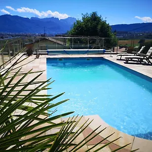 studio-bellevue-independant-piscine-parking-terrasse.hotels-rhonealpes.com/