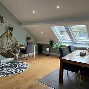 Vakantiehuis Peaceful Close To Airport With Parking, Steenokkerzeel