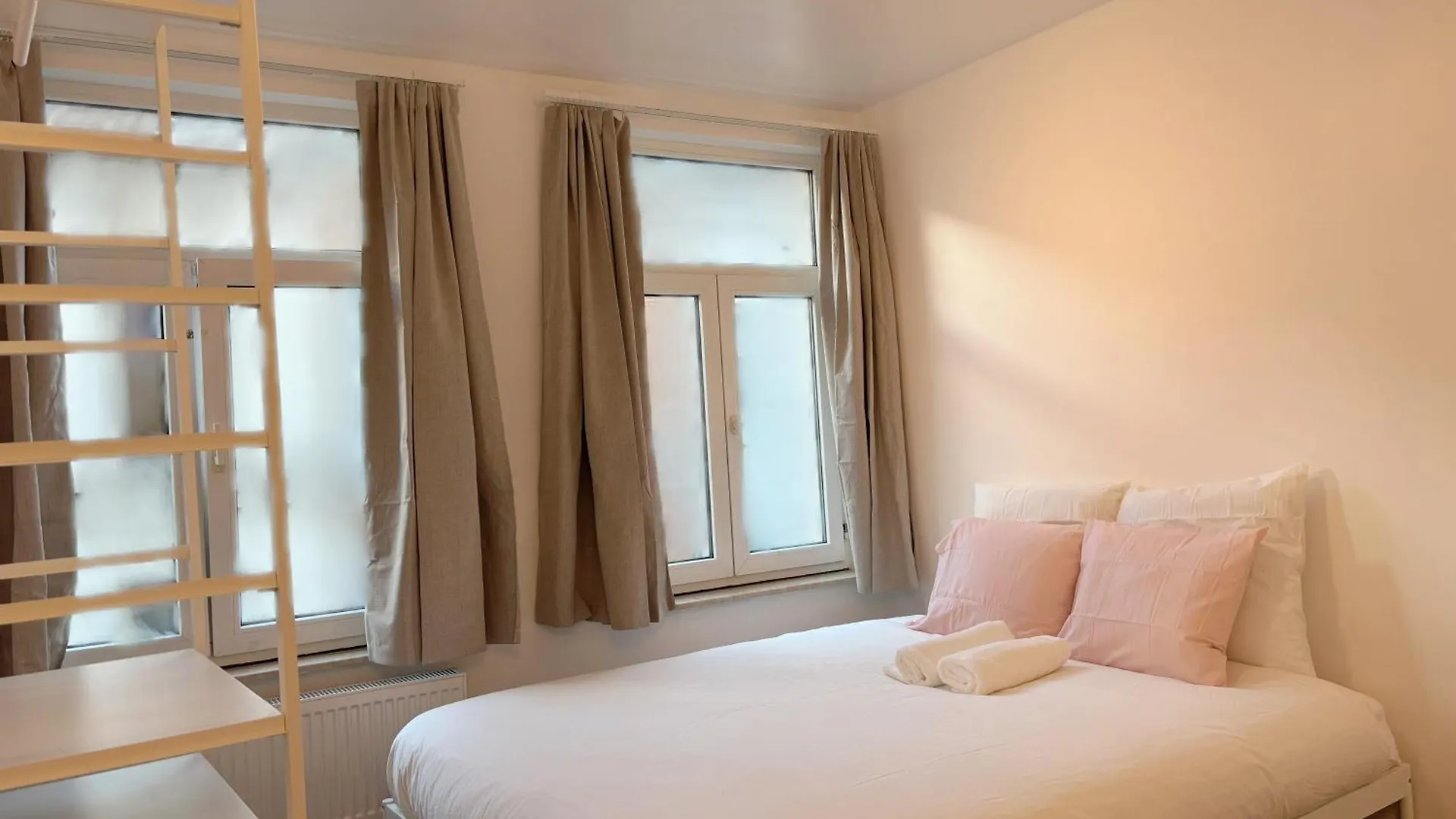 Benny\'S Rooms Brussels City Centre contacts